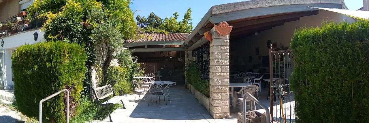 Hotel Font De Lauro Saumane-de-Vaucluse Bagian luar foto